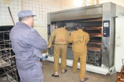المساجين ملزمون بالمشاركة في‮ ‬الصفقات العمومية