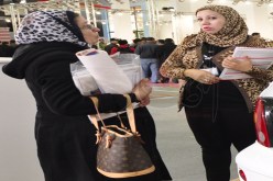 مضيفات محجّبات‮ ‬ينافسن شقراوات‮ “‬الميني‮” ‬في‮ ‬صالون السيارات