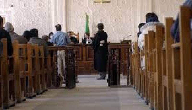 بطال يبيع جسد زوجته لأصدقائه مقابل المال وسيدة تحرض ابنتها على الفسق بالبليدة