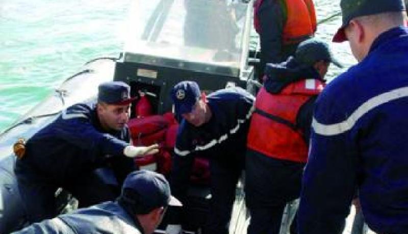 انقاذ ثلاثة حراقة والبحث عن جثث 9 آخرين في سواحل شلف ومستغانم