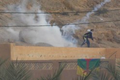 مجهولون يحملون علم حركة انفصالية يثيرون العنف في غرداية