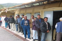 حرب عصابات، حرق للمكاتب… و”مول الذراع ” يربح!