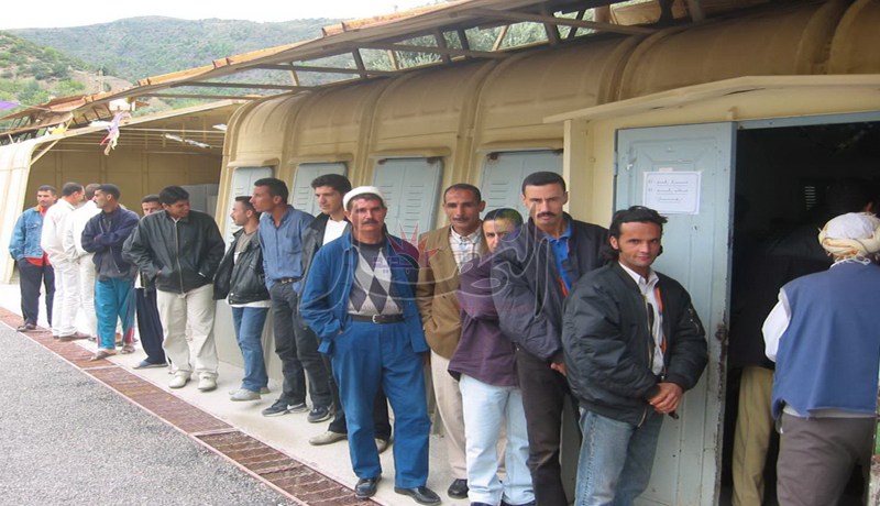 حرب عصابات، حرق للمكاتب… و”مول الذراع ” يربح!