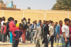مــواطنـون‮ ‬يـغـلـقـون مـقـر قــصـر الـعـدالــة‮ ‬في‮ ‬أمـيـة ونــســة بـالـوادي