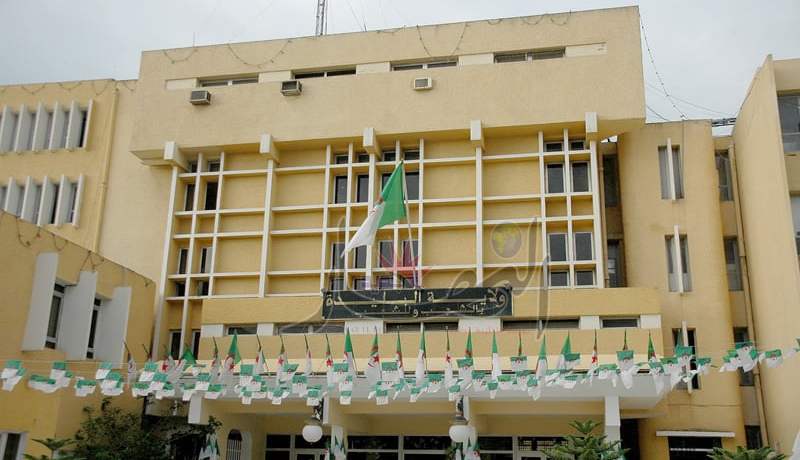 والي البليدة يجرّد 120 وريث من 12 هكتارا ويمنحها لمستورد لبناء بيتزيريا وقاعة حفلات!