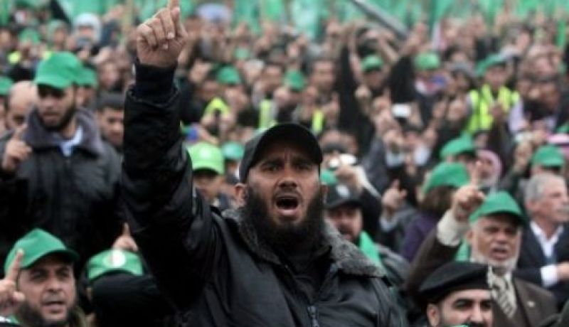 نتانياهو لا يستبعد سيطرة حماس على الضفة وطرد عباس منها