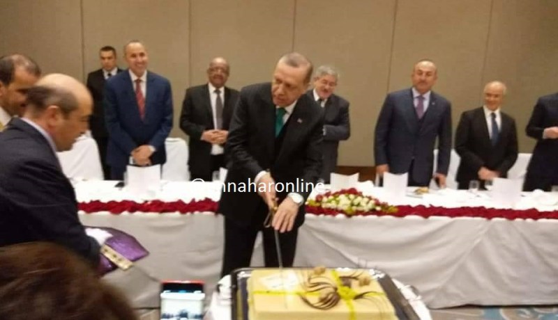 الجزائر تفاجئ أردوغان بكعكة عيد ميلاده