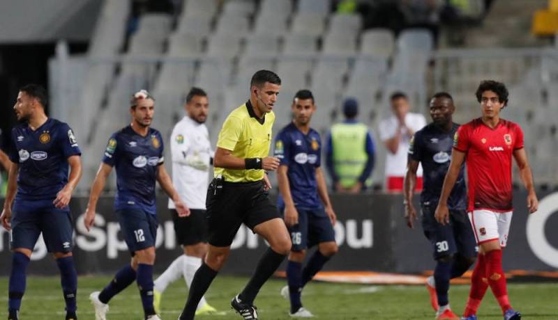 مصادر تونسية: “الكاف يُقرر معاقبة عبيد شارف”