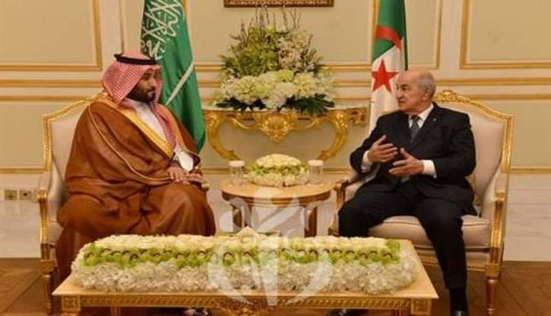 رئيس الجمهورية يستقبل ولي العهد السعودي بمقر إقامته بالرياض