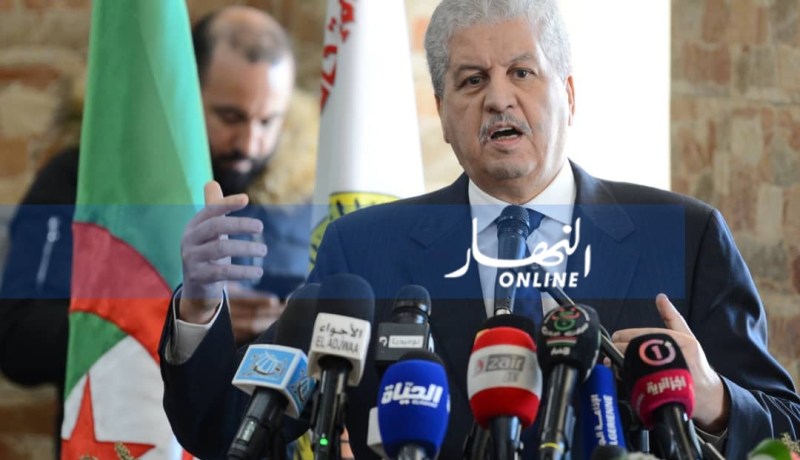 سلال: سيتم إثراء الدستور وفق ما ينبثق عن الندوة الوطنية