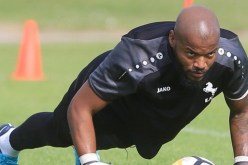 “مبولحي” يؤكد جاهزيته ويصمد أمام “أجاكس أمستردام”