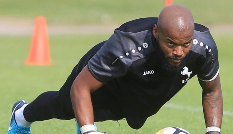 “مبولحي” يؤكد جاهزيته ويصمد أمام “أجاكس أمستردام”