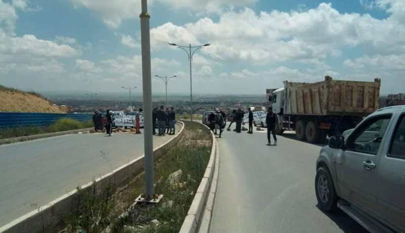 تيارت.. مستفيدون من مشروع 100 مسكن تساهمي بحي الزمالة يحتجون على تأخر استلام شققهم