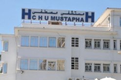 بالفيديو.. شابان يضربان طبيبا داخل مستشفى