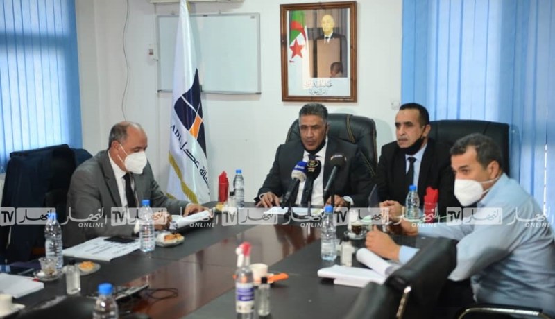 لعجال.. لن تكون عراقيل في تزويد سكنات “عدل” بالكهرباء والغاز