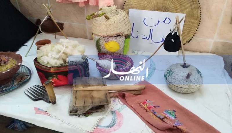 بالصور.. نساء محو الأمية يعرضّن إنجازاتهن على طلبة الجامعة بغرداية