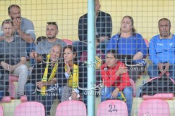 بالصور.. العائلات حاضرة بملعب 01 نوفمبر لمناصرة الكناري