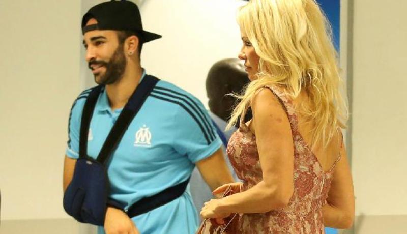 عادل رامي يحظى بدعم “باميلا أندرسون”!