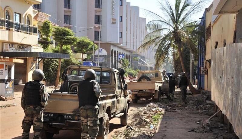 الشرطة تعتقل شخصا يشتبه بأنه مدبر الهجوم على فندق راديسون في مالي