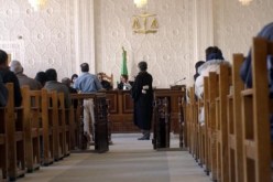 امرأة وابنها يحتجزان محضرا قضائيا ومساعده في تيزي وزو!