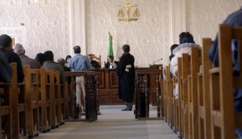 امرأة وابنها يحتجزان محضرا قضائيا ومساعده في تيزي وزو!
