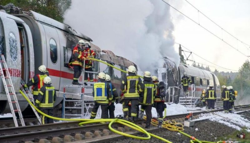 بالصور.. حريق في قطار سريع بألمانيا