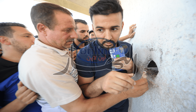 بالصور.. إقبال كبير على شراء تذاكر مباراة الجزائر-زامبيا