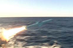 بالصور.. القايد صالح يشرف على تمرين رمي بحري بالصواريح سطح-سطح