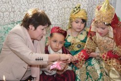 بالفيديو والصور .. بن غبريت تحتفل بالمولد النبوي رفقة تلاميذ مدرسة بعنابة