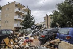 مقتل 14 شخصا على الأقل في فيضانات باليونان