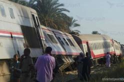 مصر: إصابة 103 شخصا في حادث انحراف قطار عن مساره