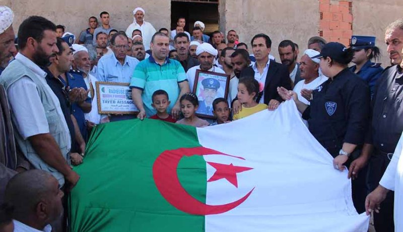 عمرة وصكّ مالي لعائلتي شهيدي الواجب