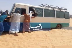 بالصور.. زحف الرمال يغلق الطريق بين ايليزي وجانت