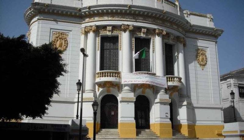 “كأسك ياسقراط” من المسيلة تتوج بالأيام الوطنية عز الدين مجوبي للمسرح بعزابة