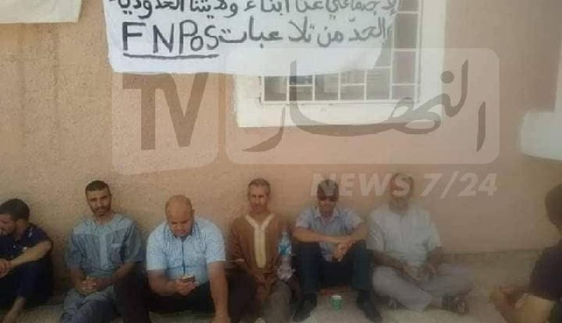 بالصور.. طالبو إعانة السكن الريفي بالنعامة يحتجون