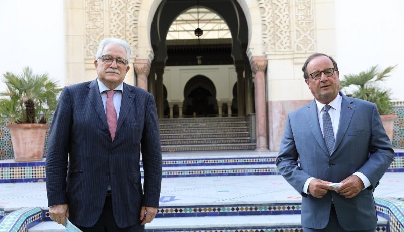 بالصور.. فرانسوا هولاند في زيارة لمسجد باريس الكبير