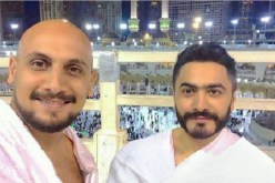 بعد حفله بالسعودية.. تامر حسني يؤدي مناسك العمرة