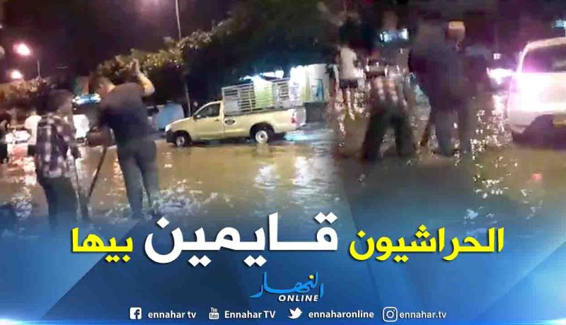 بالفيديو.. مواطنو الحراش يقومون بحملة لتنظيف البالوعات المسدودة