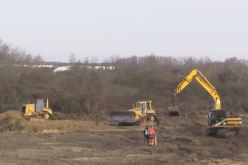 بالفيديو سلطات كال الفرنسية تباشر بإزالة مخيم  للاجئين