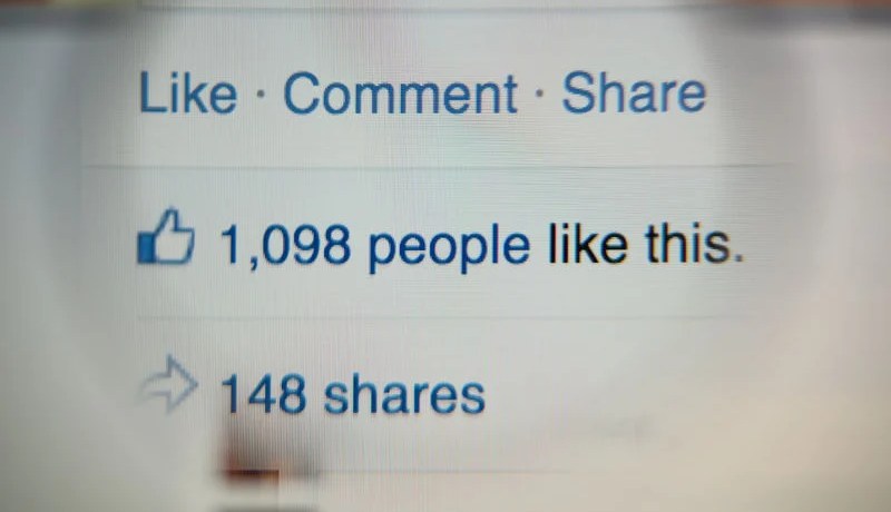 تعرف على الأسباب التي تدفع رواد مواقع التواصل الاجتماعي بالإدمان  على قراءة التعليقات.. !؟