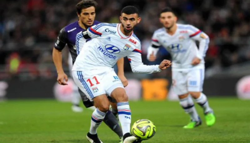 «فخور بتمثيل الجزائر التي تضم لاعبين كبارا ولحسن الحظ لم أغادر ليون»