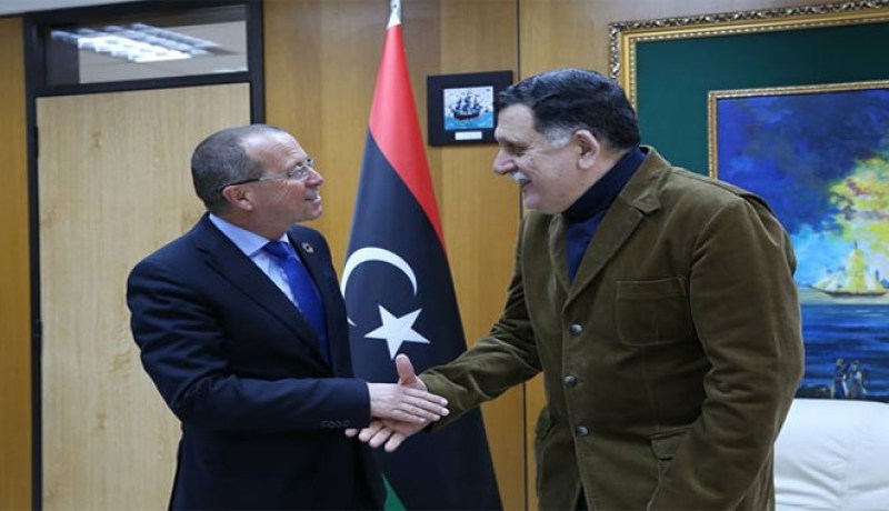 السراج يبحث مع مبعوث الأمم المتحدة بطرابلس تطورات الأزمة الليبية