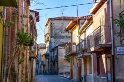 قرية في إيطاليا تعرض منازلها للبيع مقابل 1 أورو!