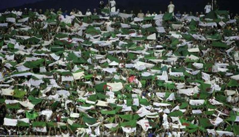 الفاف تلوح بعقوبات قاسية ضد الانصار المخالفين للقانون