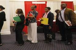 ارتفاع نمو الوظائف في أمريكا وتراجع البطالة إلى 8.3 %