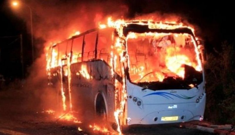 تونسيون محتجزون داخل التراب الجزائري بعد اتلاف وثائق هوياتهم في حريق داخل حافلة