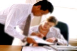 موظف بمديرية التعمير والبناء ينجو من محاولة القتل داخل المصلحة على يد زوج زميلته