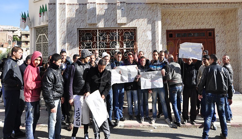 سكان 5 مشاتي ينتفضون ويغلقون مقر بلدية الجزّار في باتنة