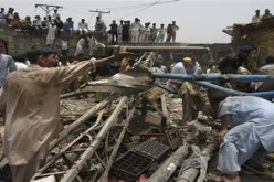 مقتل 18 شخصا في انفجار قنبلة شرق باكستان