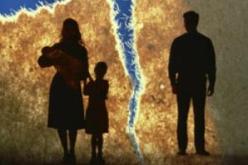 غلق الأبواب بالمفاتيح.. الحل الوحيد لمنع زوجتي عن خيانتي !